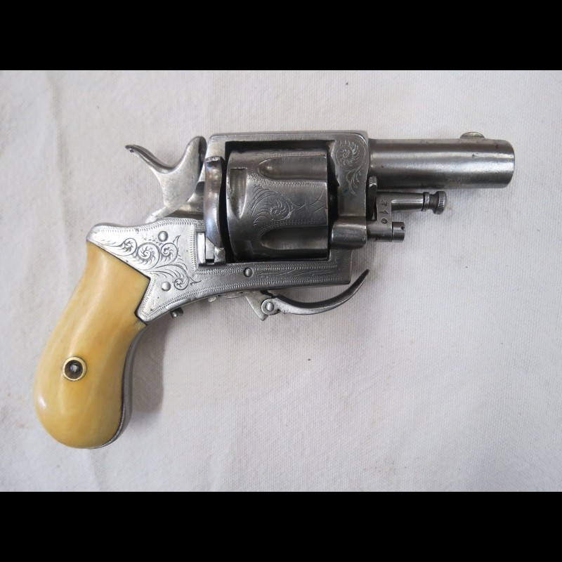 Beau revolver Bristish Bulldog calibre 380 poudre noire catégorie D