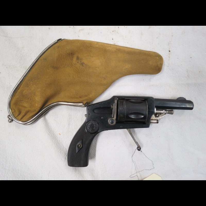 Revolver Velodog calibre 8 mm proche neuf poudre noire catégorie D