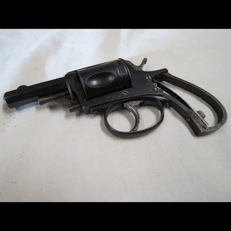 Revolver calibre 380 poudre noire plaquettes refaites